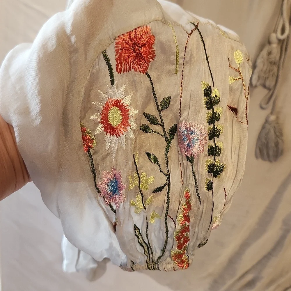 Made In Italy Silk Embroidered Gray Women's Top Sz M - Picture 3 of 11